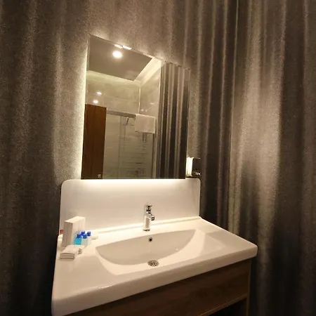 Rose Bay 3*