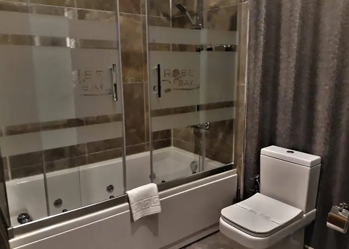 Отель Rose Bay 3*